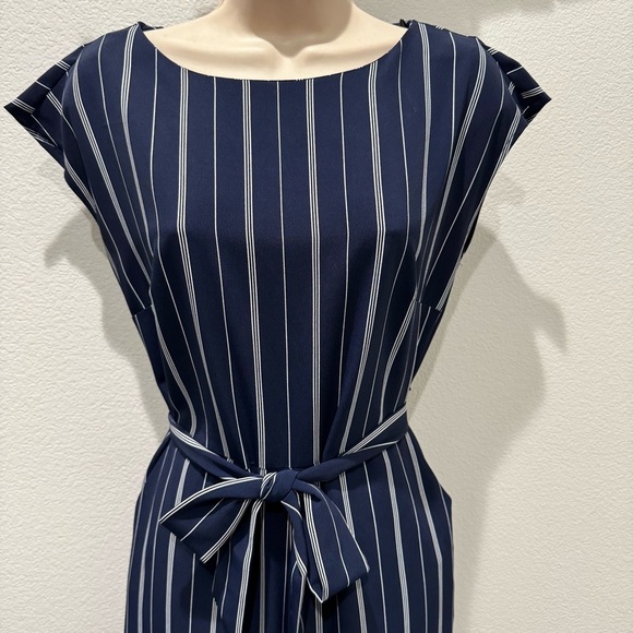 KARL LAGERFELD Navy Blue PinStriped Cropped Wide Leg
Belted Jumpsuit Size 6 - Picture 3 of 10